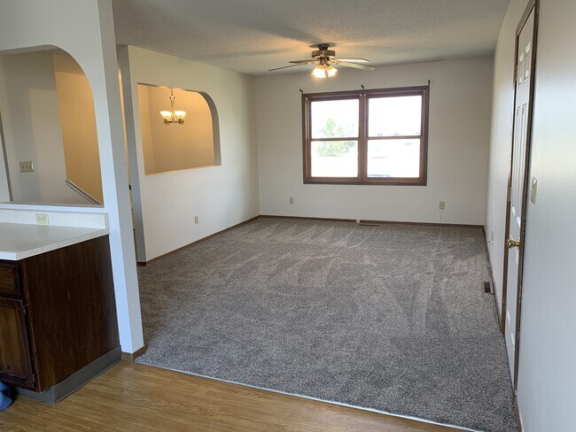 Photo - 800 Vassar Cir