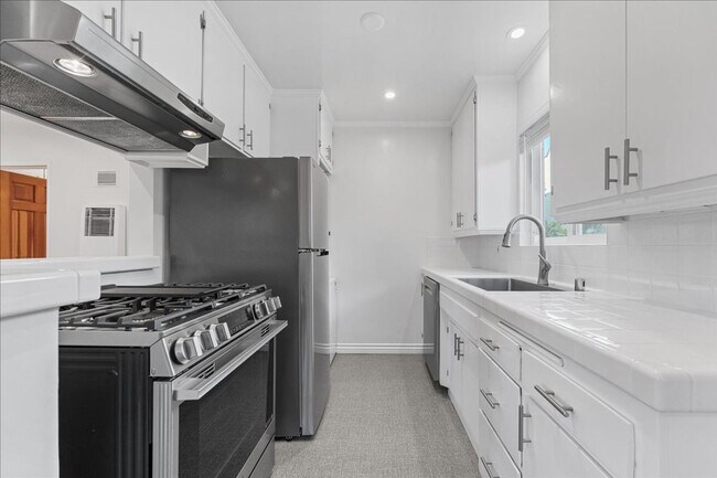 1739 Washington Way Unit 03