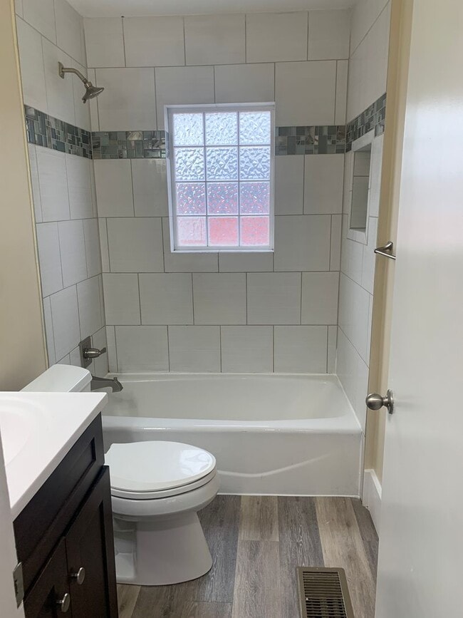 Photo - 3 Bedroom/1 bath House - Okolona area