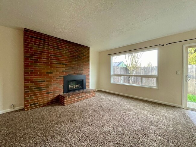 Photo - Gresham Duplex with Private Yard and a Single Car Garage! Gresham Station! Unit 882