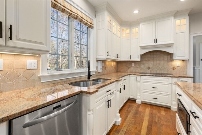 Photo - 11 Bobolink Rd