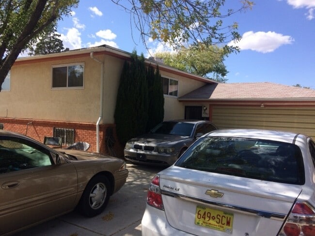 Photo - 2905 Georgia St NE