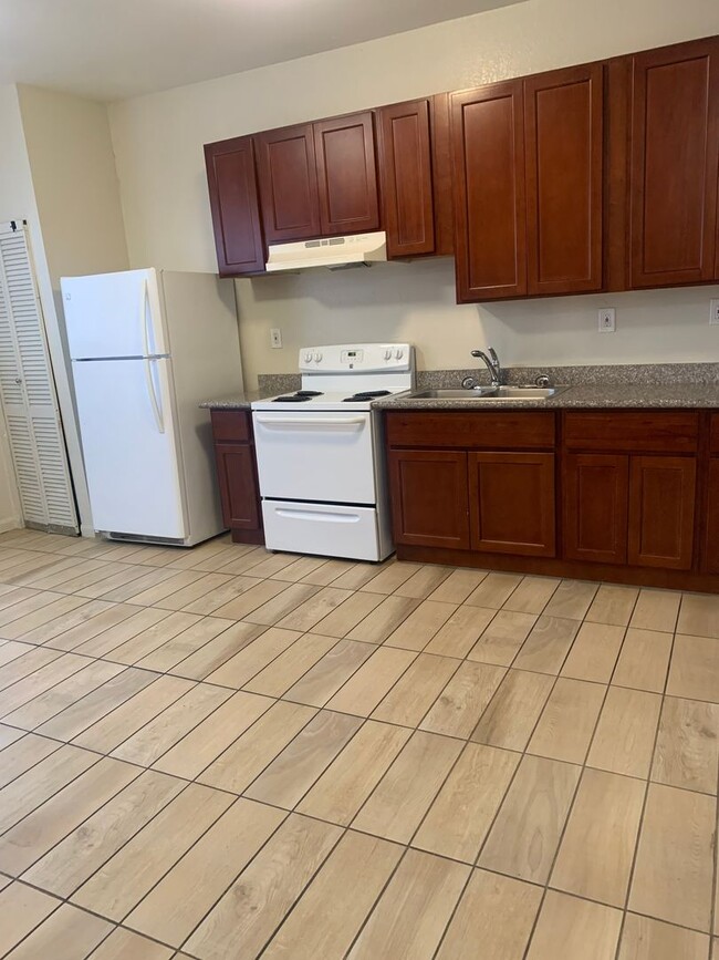 Photo - meh848 Unit 1405A