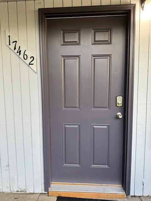 Building Photo - 2-Bedroom, First Floor Corner Unit, Near Transportation