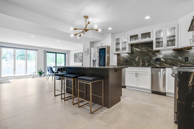 Photo - 42 North Rd Unit Modern Retreat