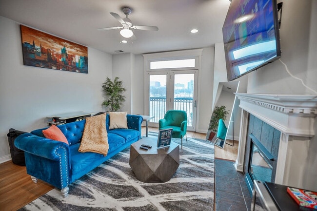 Photo - 2022 W Warren Blvd Unidad ID1026696P