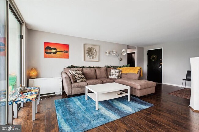 Photo - 10201 Grosvenor Pl Unidad 711