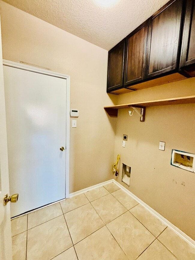 Photo - 9947 Valance Way