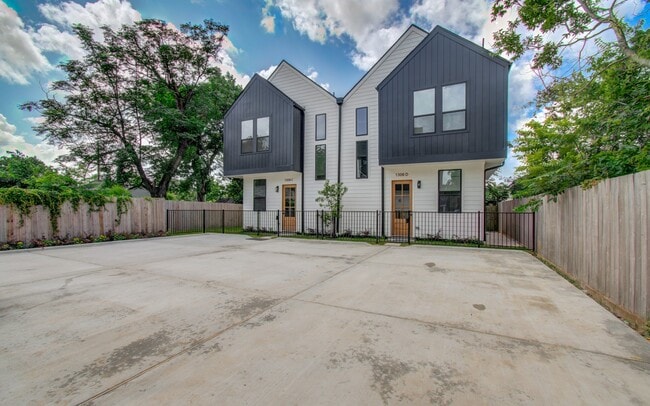 Photo - 1308 Tarley St