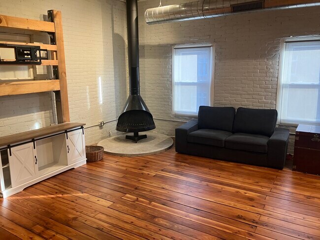 Photo - 17 E 2nd St Unidad 17 E Second St