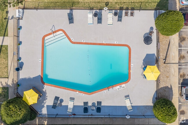 Piscina - Yukon Heights Apartments