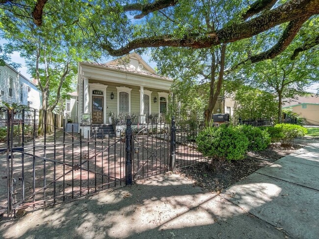 Photo - Well-Kept 2-Bedroom, 1-Bath Home in a Desi...