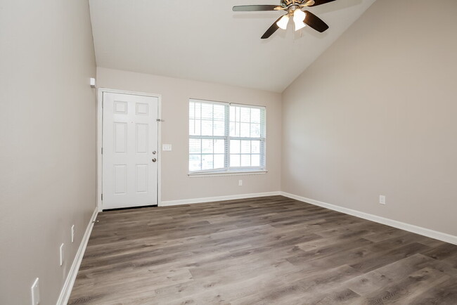 Photo - 864 Lavergne Ln