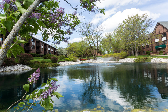 Foxcroft Apartments - Foxcroft Apartments