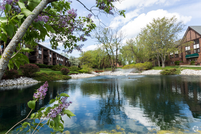 Building Photo - Foxcroft Apartments