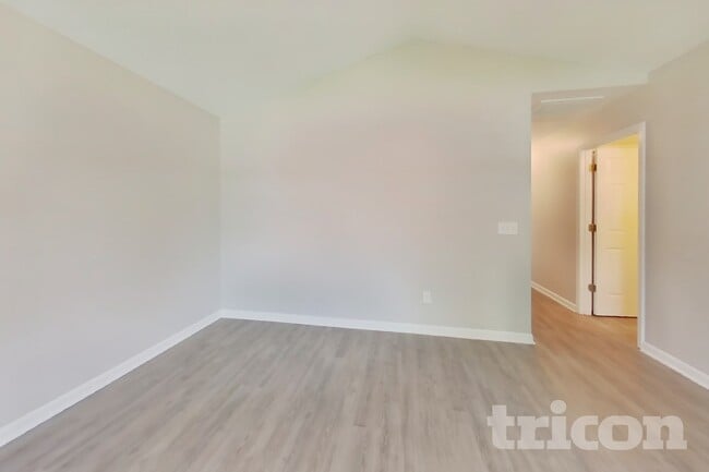 Photo - 120 Oakbrook Village Rd