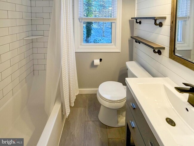 Photo - 133 N Line Rd