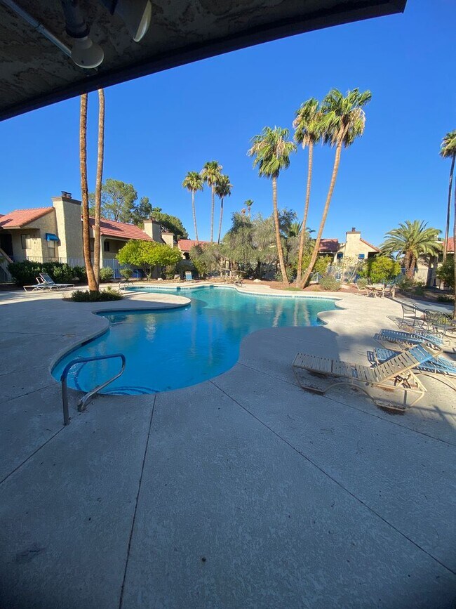 Photo - AMERICANA Property Mgmt - Downstairs 2 Bed... Casa