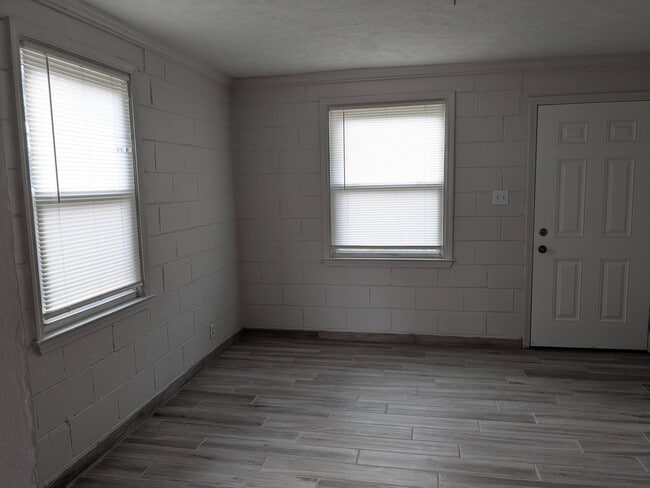 Photo - 2945 Schofield Ave Unit 2945