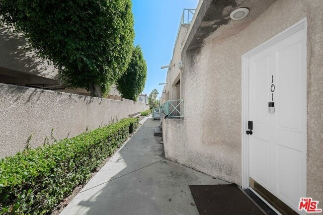 Photo - 610 Venice Way