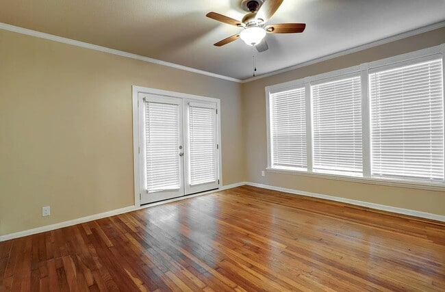 Photo - 2106 Laurel St