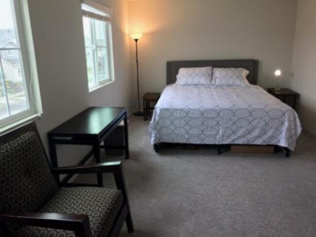 Furnished 2 Window View Bed Room - 4569 Golden Alder St Casa