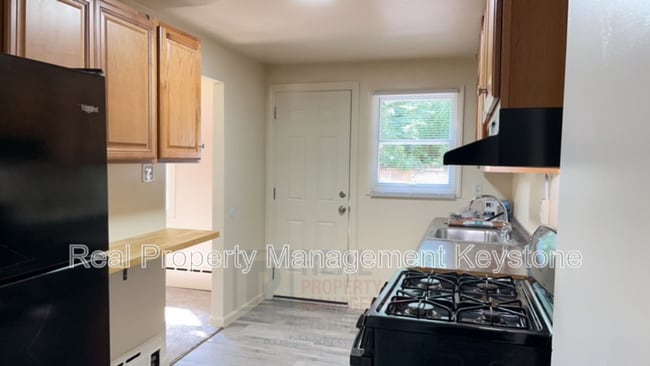 Photo - 305 Greenlee Rd