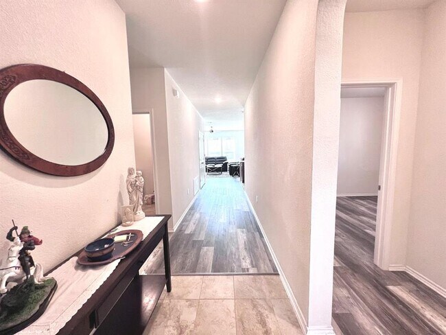 Photo - 7900 Crystalbrook W