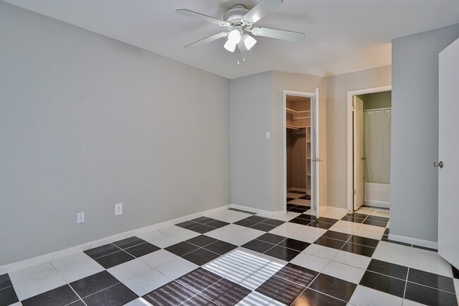 Building Photo - 1516 Bay Area Blvd Unit N1 Rental