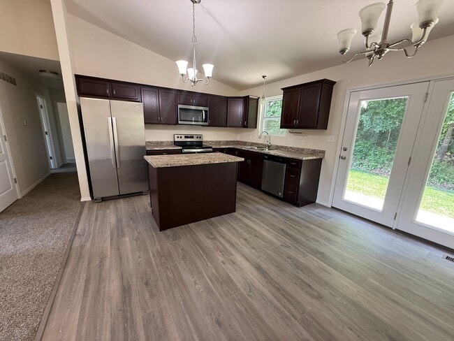Photo - Beautiful 4 Bedroom!