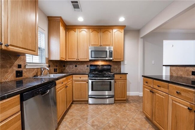 Photo - 714 E 45th St Unidad 714 E 45th St