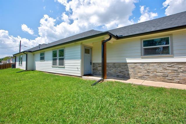 Photo - 800 N Throckmorton St