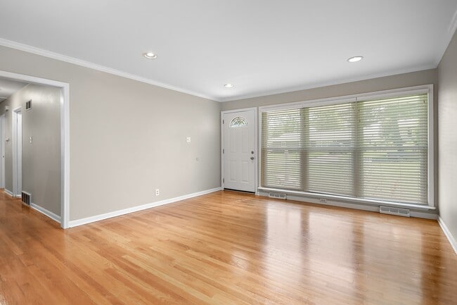 Photo - 721 Montego Dr