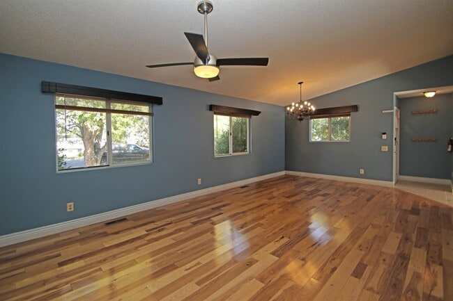 Photo - 1041 Oak View Ct