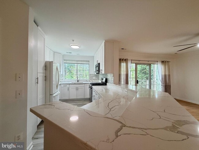 Building Photo - 12481 Hayes Ct Unit 204