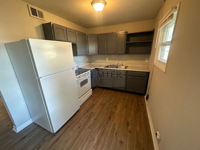 Photo - 6111 E 153rd St #B, Grandview, MO 64030 2B 1B - rent $895 / Move in ready/