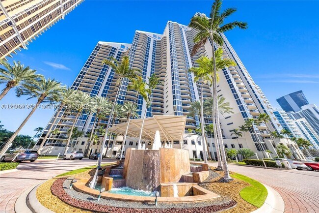 Building Photo - 17555 Collins Ave Unit 403