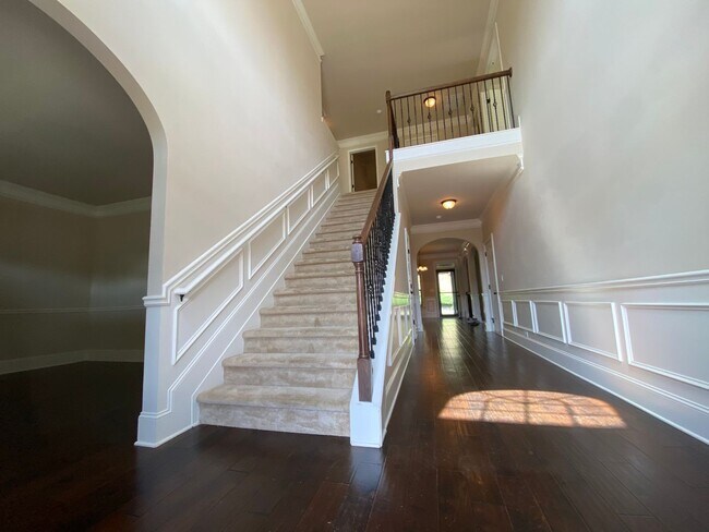Photo - 735 Porter Ln