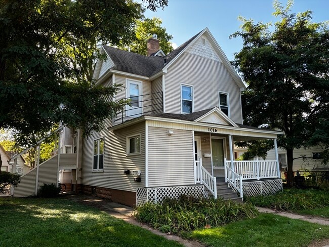 1016 3rd Ave Unit 3