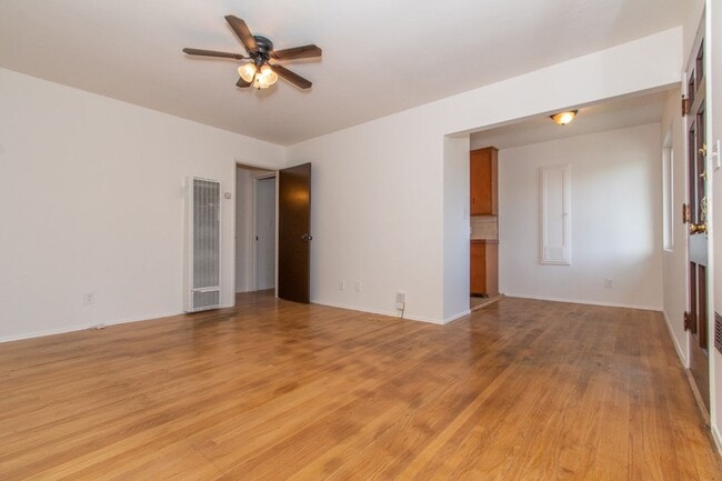 Photo - Charming 1 Bedroom / 1 Bath Apartment in Kensington Neighborhood w/ Garage - VACANT FOR VIEWING! Unidad 4209