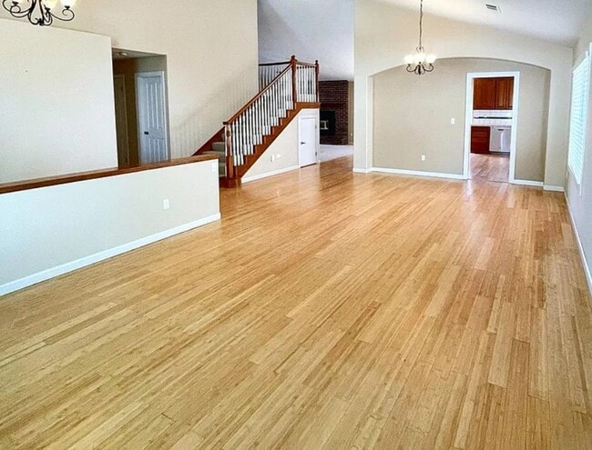 Photo - 4 Bedroom 2.5 bathroom 2 Story Home Naragh...