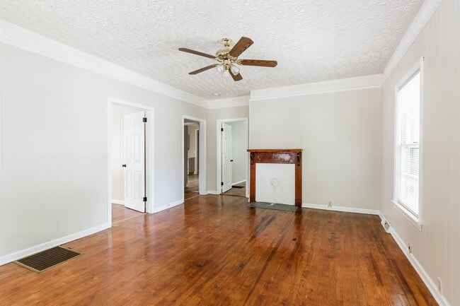 Photo - 8 A St