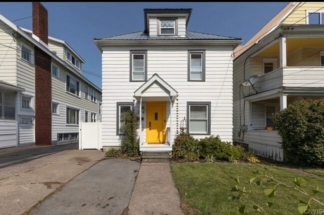 Building Photo - 136 Bryant Ave