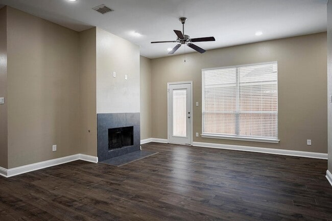 Photo - 3005 Allister St