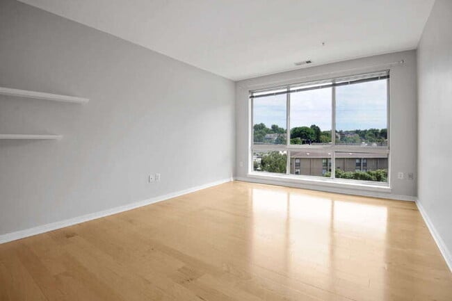 Building Photo - 2200 N Westmoreland St Unit 402 Rental