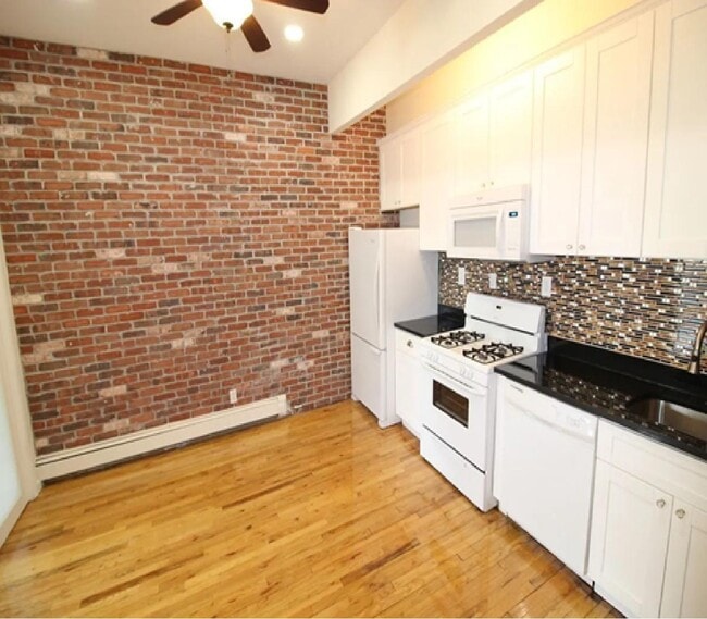 Photo - 743 Union St