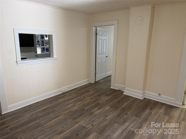 Photo - 826 Cantwell St