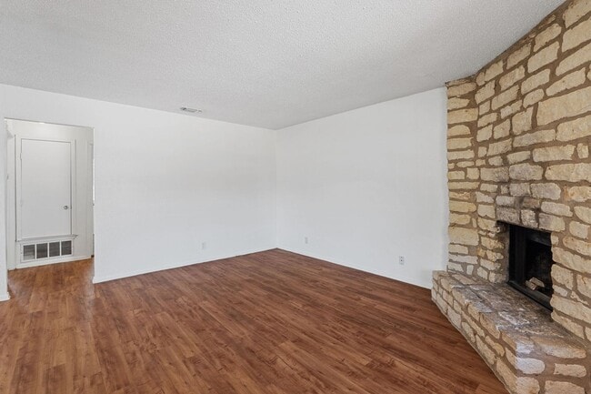 Photo - 302 Algerita Dr Unit D