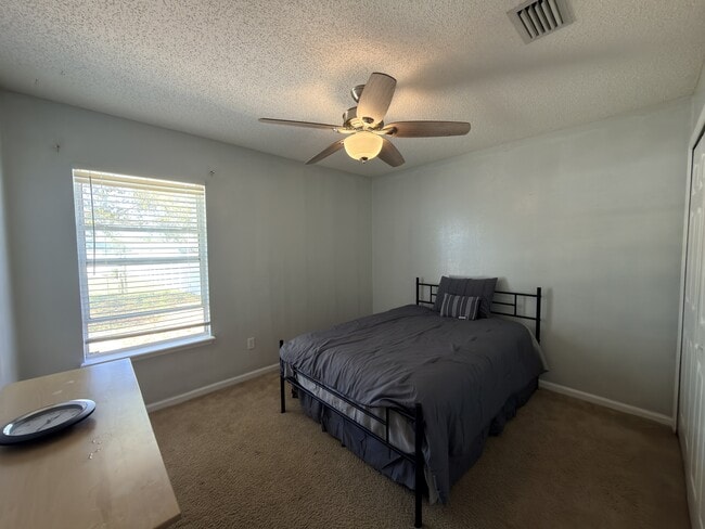 Building Photo - 8663 Julia Marie Cir