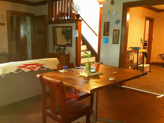 Building Photo - 920 18th Ave SE